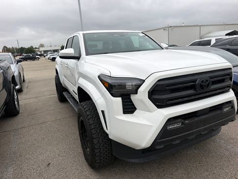 Used 2024 Toyota Tacoma SR5 AWD/4WD image 3