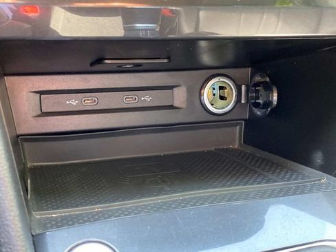 Used 2024 Volkswagen Tiguan SE AWD/4WD image 26