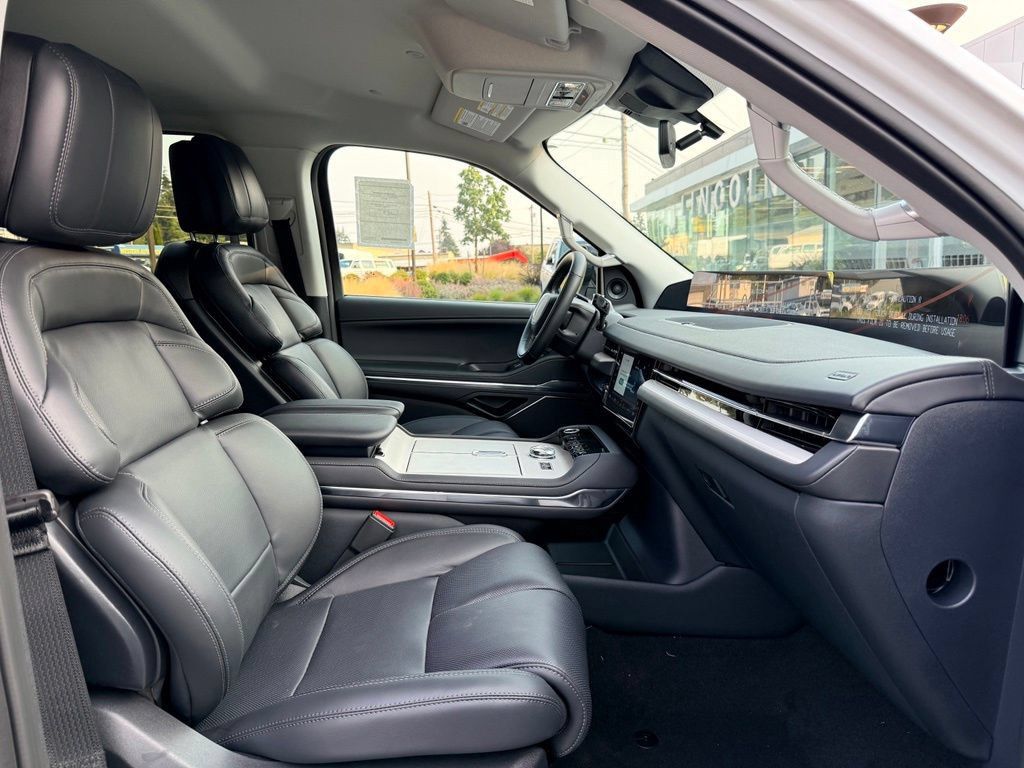 New 2027 Lincoln Navigator Premiere AWD/4WD image 9