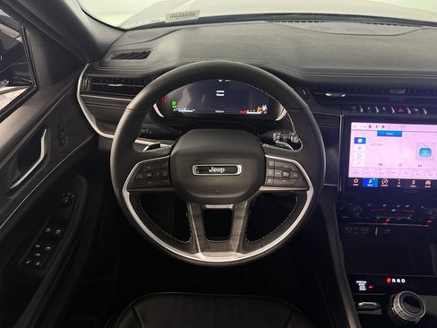 Certified 2025 Jeep Grand Cherokee Limited w/ Luxury Tech Group II AWD/4WD image 17