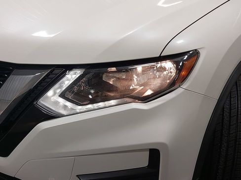 Used 2019 Nissan Rogue SV w/ Sun & Sound Touring Package image 39