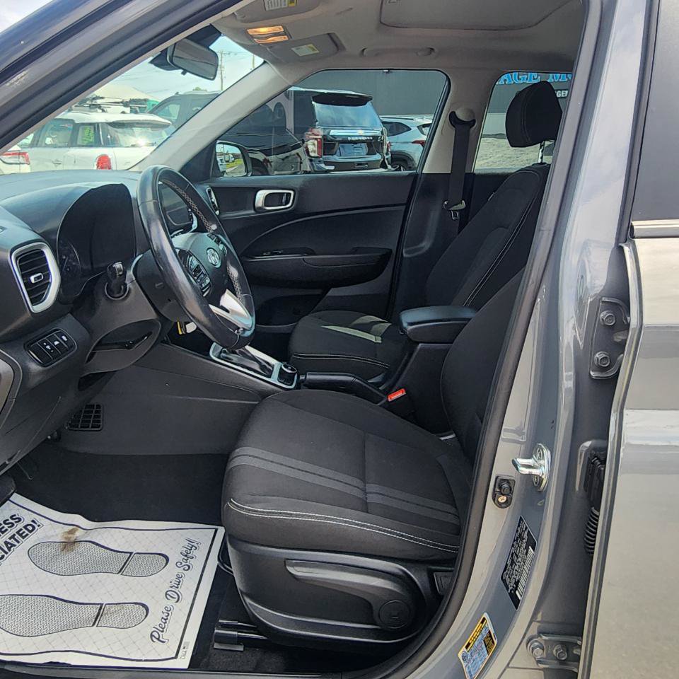 Used 2022 Hyundai Venue SEL w/ Cargo Package FWD image 15