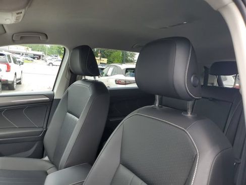Certified 2023 Volkswagen Tiguan SE FWD image 23