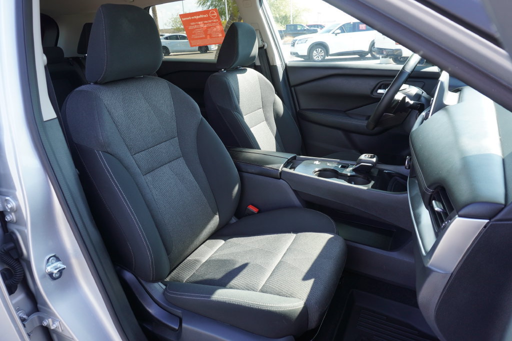 Certified 2025 Nissan Rogue SV FWD image 12