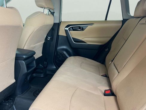 Used 2020 Toyota RAV4 LE image 6