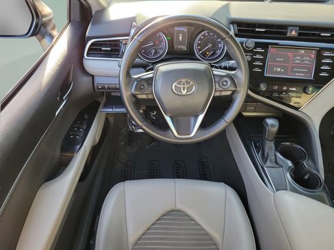 Used 2018 Toyota Camry SE w/ Convenience Package FWD image 8