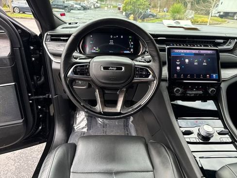 Used 2022 Jeep Grand Cherokee Overland w/ Advanced Protech Group III image 18