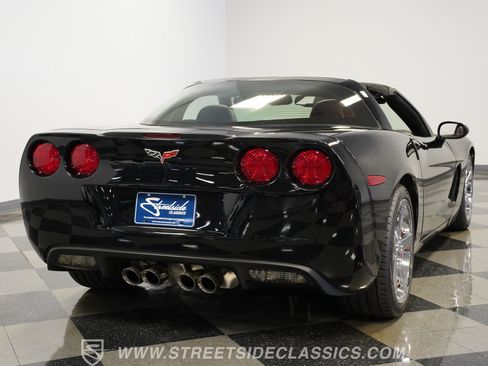 Used 2007 Chevrolet Corvette Coupe w/ Performance Package RWD image 12