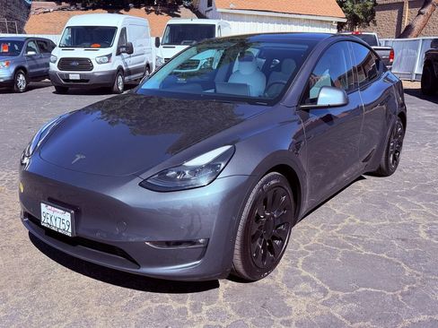 Used 2022 Tesla Model Y Performance AWD/4WD image 3
