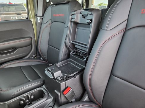 New 2026 Jeep Wrangler Unlimited Rubicon AWD/4WD image 32