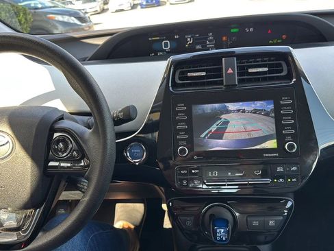 Used 2022 Toyota Prius LE FWD image 12