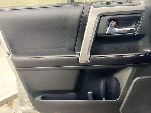Used 2017 Toyota 4Runner SR5 AWD/4WD image 19
