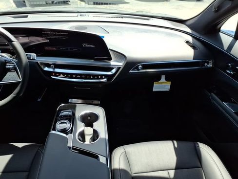 New 2026 Cadillac Lyriq Sport w/ LPO, ONYX Package AWD/4WD image 17