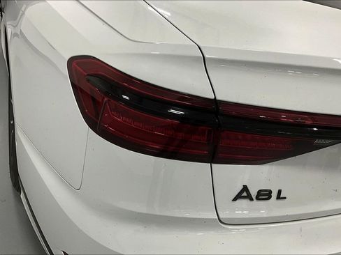 Used 2021 Audi A8 L 4.0T image 39