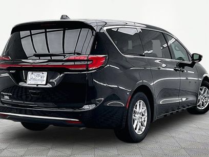 Used 2024 Chrysler Pacifica Touring-L