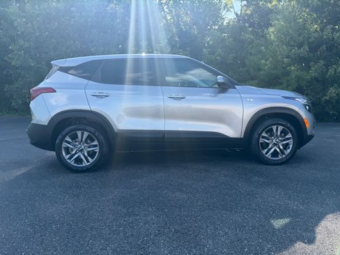Used 2023 Kia Seltos LX AWD/4WD image 17