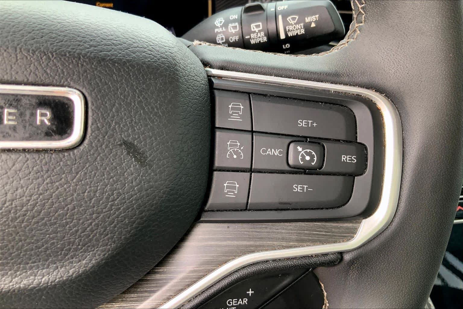 Used 2024 Jeep Wagoneer L Series III w/ Flexible Seating Group AWD/4WD image 23