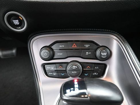 Used 2023 Dodge Challenger SXT image 9