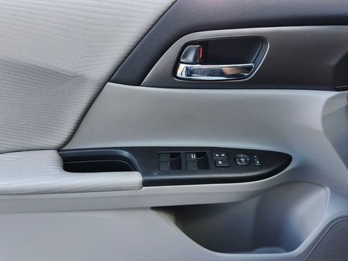 Used 2015 Honda Accord LX image 31