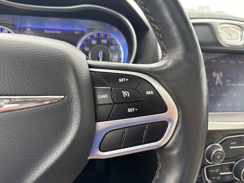 Used 2018 Chrysler 300 Limited w/ Light Group image 13