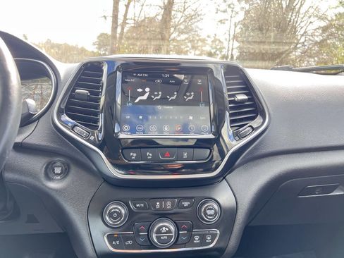 Used 2019 Jeep Cherokee Limited w/ Luxury Group image 16