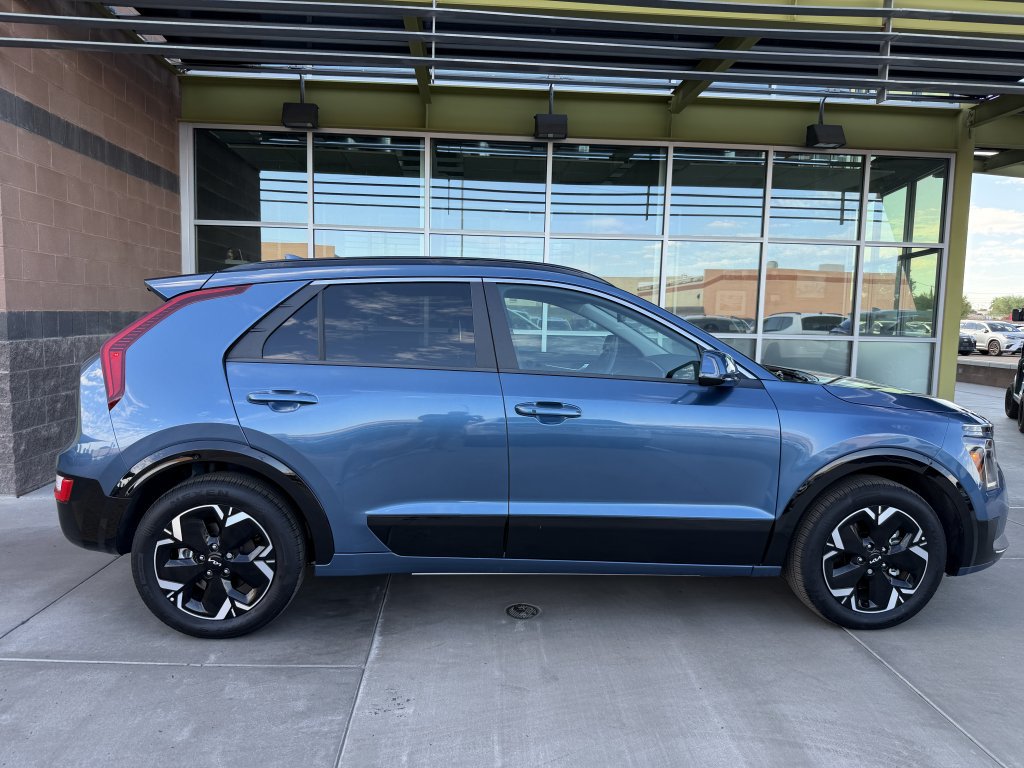 Used 2025 Kia Niro Wind FWD image 9