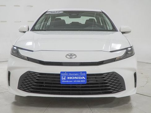 Used 2025 Toyota Camry LE AWD/4WD image 3