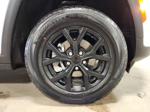 Used 2022 Jeep Grand Cherokee Limited AWD/4WD image 35