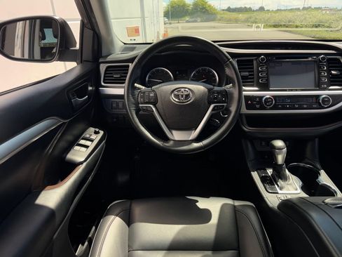 Certified 2019 Toyota Highlander XLE AWD/4WD image 13