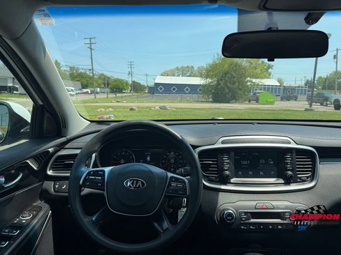Used 2019 Kia Sorento LX image 15