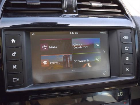 Used 2017 Jaguar XE Premium RWD image 22