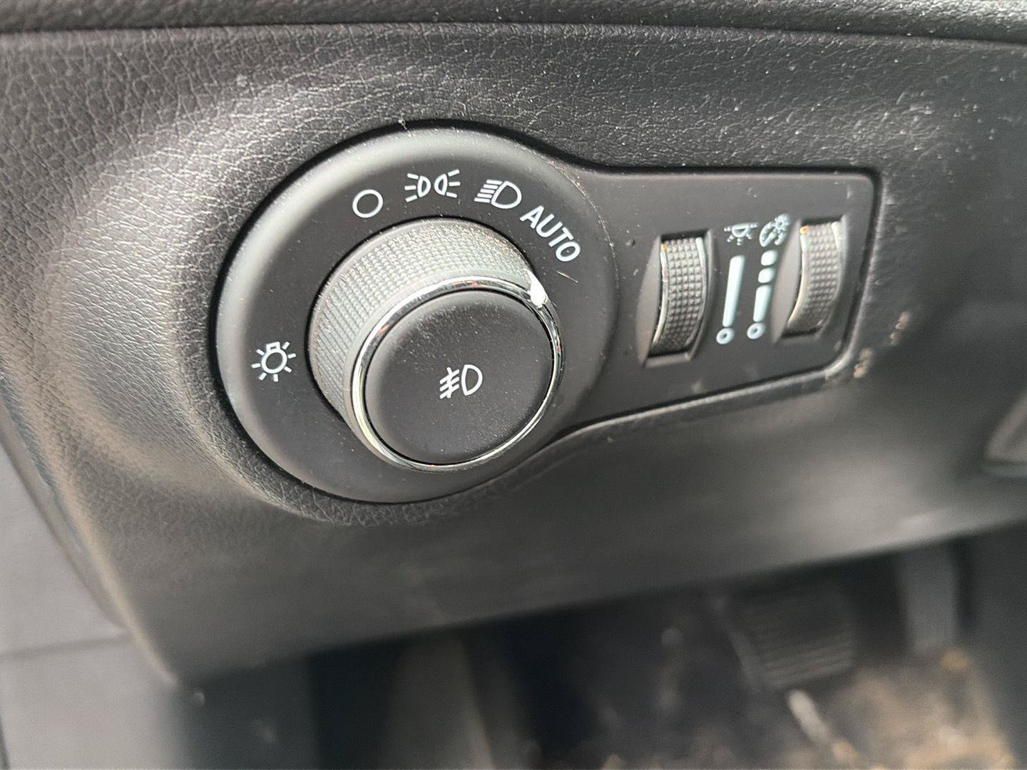 Used 2021 Jeep Compass Limited AWD/4WD image 9