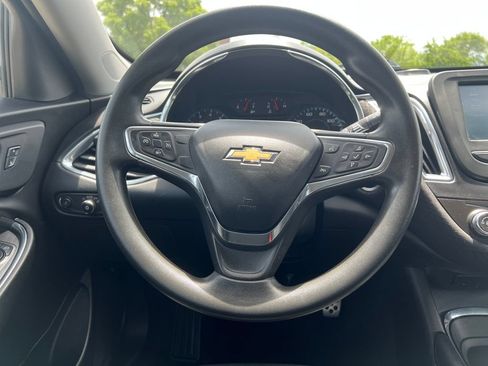 Used 2017 Chevrolet Malibu LT FWD image 14
