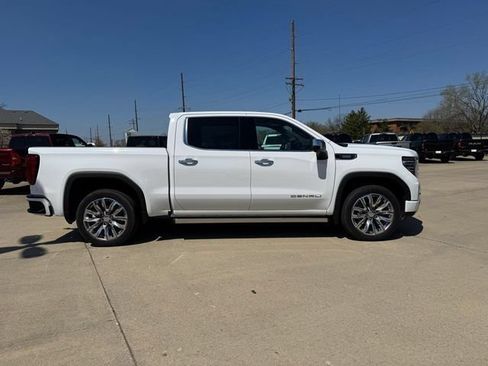 Used 2022 GMC Sierra 1500 Denali w/ Denali Reserve Package AWD/4WD image 8