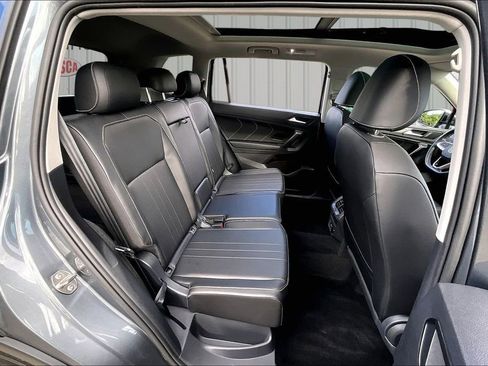 Used 2023 Volkswagen Tiguan SE w/ Panoramic Sunroof Package AWD/4WD image 25