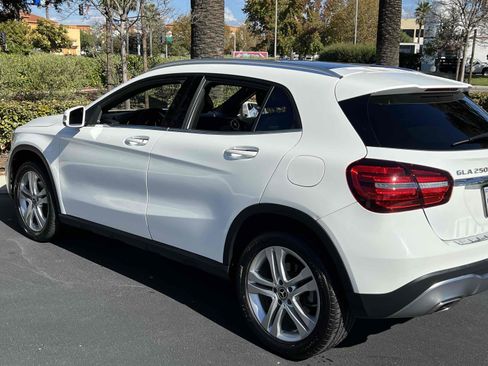 Used 2019 Mercedes-Benz GLA 250 4MATIC w/ Premium Package image 45
