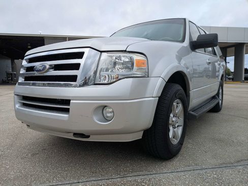 Used 2010 Ford Expedition XLT image 7