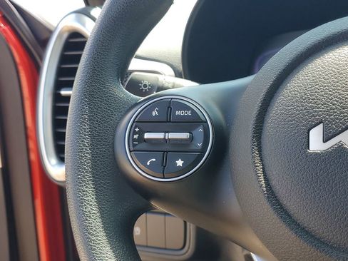 Used 2025 Kia Soul LX w/ LX Technology Package FWD image 21
