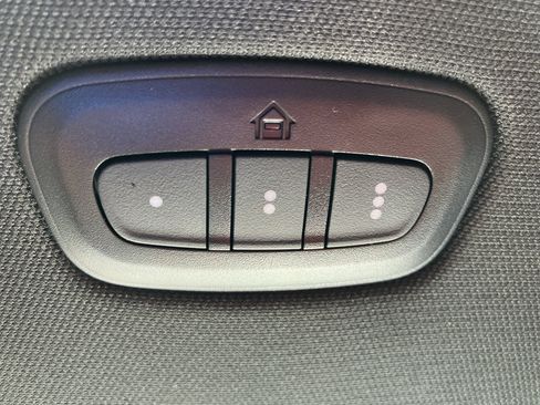 Used 2022 RAM 1500 Laramie AWD/4WD image 30