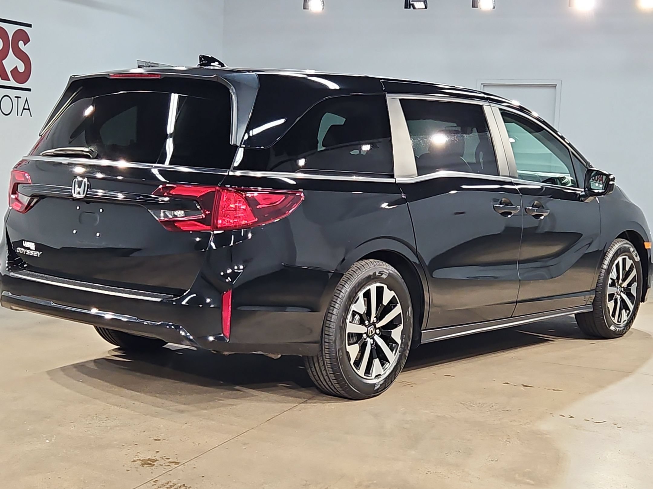 Used 2025 Honda Odyssey EX-L image 7