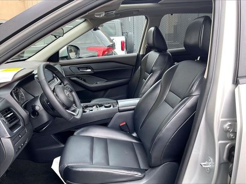 Used 2023 Nissan Rogue SV w/ SV Premium B Package AWD/4WD image 10