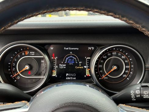 Used 2021 Jeep Wrangler Unlimited Sahara AWD/4WD image 17