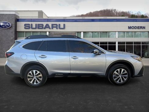 Used 2022 Subaru Outback Premium image 4