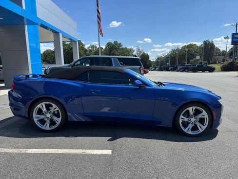 Used 2020 Chevrolet Camaro LT image 3