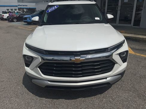 Used 2024 Chevrolet TrailBlazer LT w/ Driver Confidence Package FWD image 8