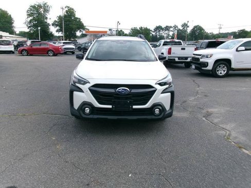 Used 2025 Subaru Outback Premium AWD/4WD image 3