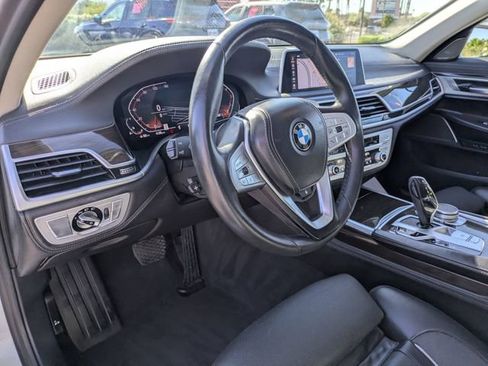 Used 2022 BMW 740i w/ Premium Package RWD image 10