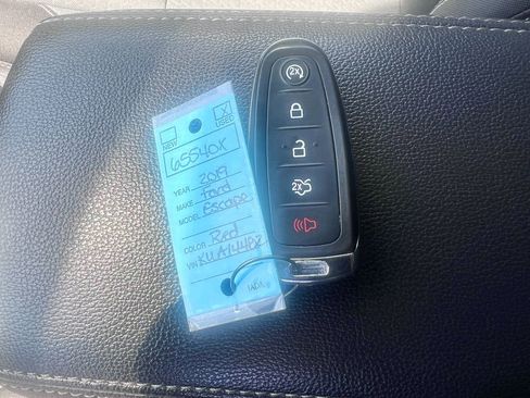Used 2019 Ford Escape SE image 30