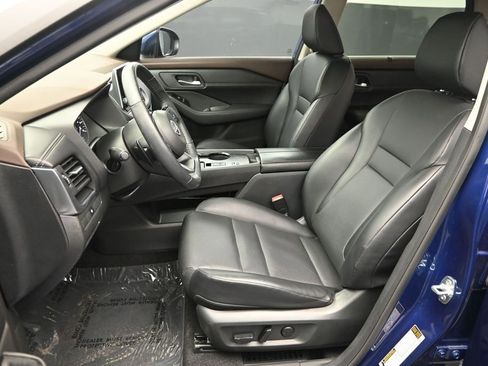 Used 2023 Nissan Rogue SV w/ SV Premium B Package FWD image 15