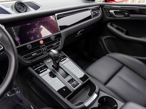 Certified 2026 Porsche Macan AWD/4WD image 48